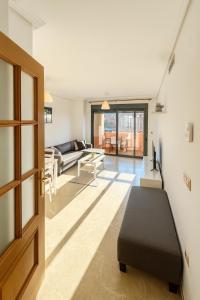 Cortes Suite - Pool paddle tennis court and gym