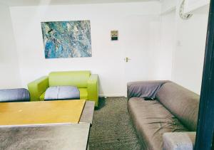 Comfy 3BR Flat on Quiet Street in Wollaton