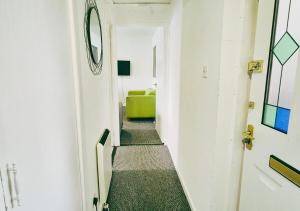 Comfy 3BR Flat on Quiet Street in Wollaton