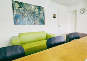 Comfy 3BR Flat on Quiet Street in Wollaton