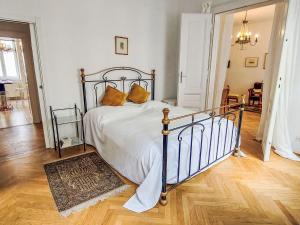 Apartment Sobieskiplatz by Interhome