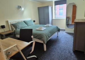 Stylish 1BR Flat Next to Hockley with FREE parking