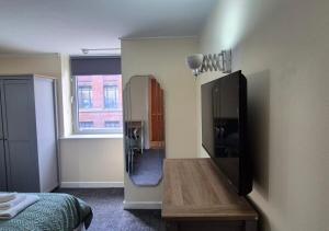 Stylish 1BR Flat Next to Hockley with FREE parking