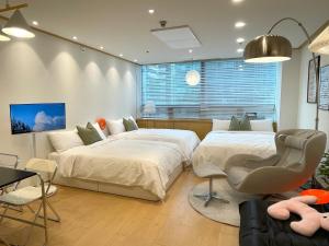 Hongdae Station Link House with Massage Chair