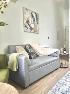 Luxurious City centre flat with off-street parking