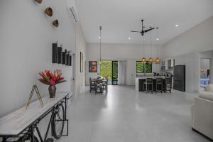 Brand New Villa! - Just 10 Mins Walk To The Beach