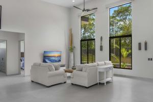 Brand New Villa! - Just 10 Mins Walk To The Beach