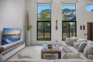 Brand New Villa! - Just 10 Mins Walk To The Beach