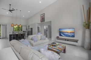 Brand New Villa! - Just 10 Mins Walk To The Beach