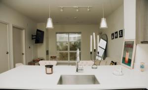 Two Bedroom Apartment near Downtown Boston with Pool, Gym, and Free Parking