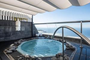 Ático con jacuzzi frente al mar de 2 habitaciones