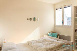 104 - Studio, dans une résidence les pieds dans leau à Sables Dor Les Pins