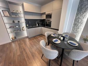 Celestial Stylish Central 2BDR w WiFi and Work Space