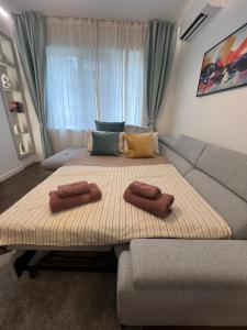 Celestial Stylish Central 2BDR w WiFi and Work Space