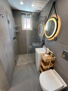 Celestial Stylish Central 2BDR w WiFi and Work Space