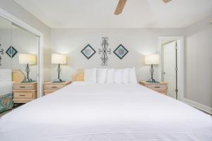 Island Winds West 380 condo