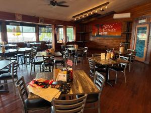 Porkys Lodge, Bar & Grill