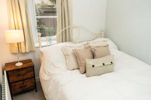 Stylish 2 BR Central Apartment with Private Parking