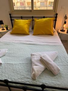 Front pool garden apartment