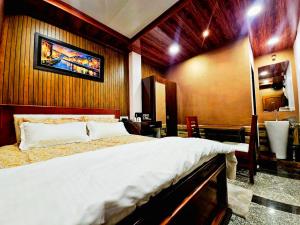 Black bird hotel and restaurant