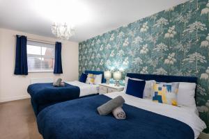 Spacious 4BR Retreat- Free Parking - Free WiFi - Family Friendly