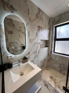 Matisse No26 - One Bedroom Apartment With Parking