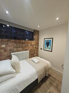 High End Luxury Townhouse in JQ, 4 Bedrooms, Flat screen TV inrooms, Free Parking, Near Birmingham City Centre DEPOSIT REQUIRED