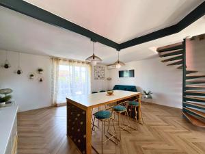 Évasion Chic - Duplex 70 m2 climatisé avec terrasse et parking