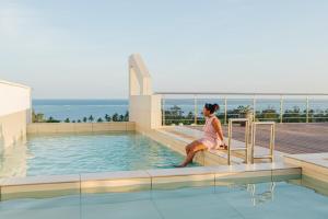 Rooftop pool hot showr 5mn walk2 Severin &Gokart