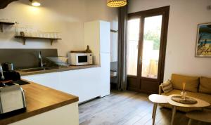 La Bicoque - Les pieds dans le sable - Vue sur les Iles dor