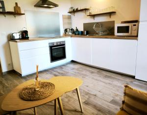 La Bicoque - Les pieds dans le sable - Vue sur les Iles dor