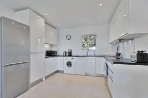 Modern apartment near the beach