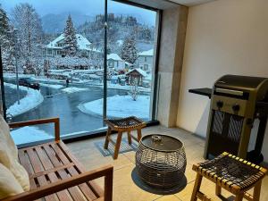 Modern Apartment with Balcony and BBQ at Interlaken West Station
