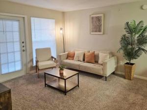 Beige 1Bed 1Bath NRG at 5 min walk Free Parking