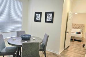 Spacious 2 Bed 2 Bath 9 minutes from Downtown