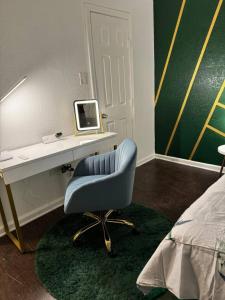 Pool Table Luxury 1Bed Apt in Downtown and Heights