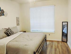 Trendy 1 Bed Apt near MDC with Pool and Gym access
