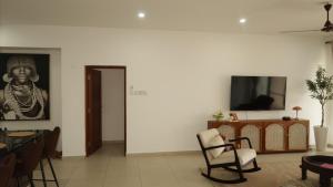 two bedroom Shanzu with rooftop poolminutes walk to beach