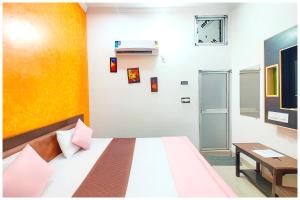 Asharfi Bhawan Hotel Ramam Palace Near Ram janam Bhoomi - Fully Air conditioning Comfortable Room - Free Wifi And Room Facilities - Affordable Hotels at Prime Location