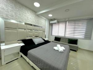 RG Deluxe Studios, 5 min Clínica Imbanaco, Cosmocentro y Plaza de Toros