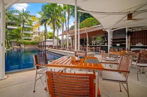 Stylish 2BR Resort Condo with Seaview Surin