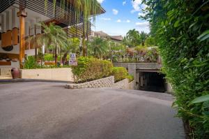 Stylish 2BR Resort Condo with Seaview Surin