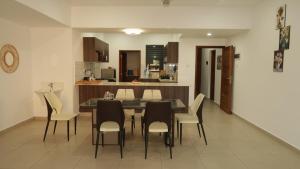 Luxury 3BR Apartment with Rooftop Pool near beach