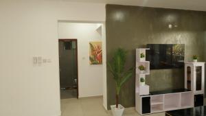 Luxury 3BR Apartment with Rooftop Pool near beach