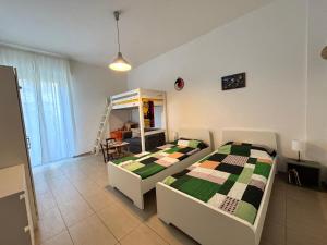 Family-friendly 2 min to Metro A & Aqueducts Park