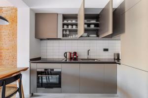 Blueground El Raval balcony nr La Rambla BCN-200