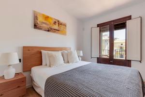 Blueground El Raval balcony nr La Rambla BCN-200