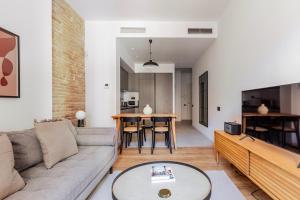 Blueground El Raval balcony nr Plaça Catalunya BCN-203