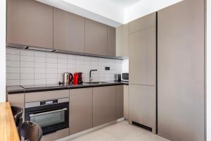 Blueground El Raval balcony nr Plaça Catalunya BCN-203