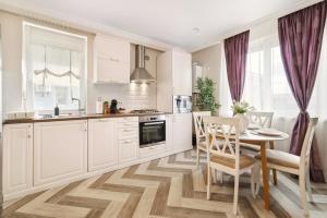 Charming French Getaway Spacious Apartment with Garden and Parking